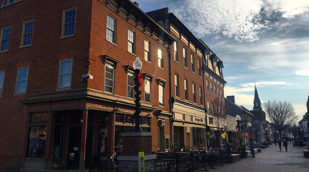 Holiday shopping in Winchester.