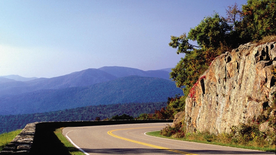Luray featuring farmland and mountains