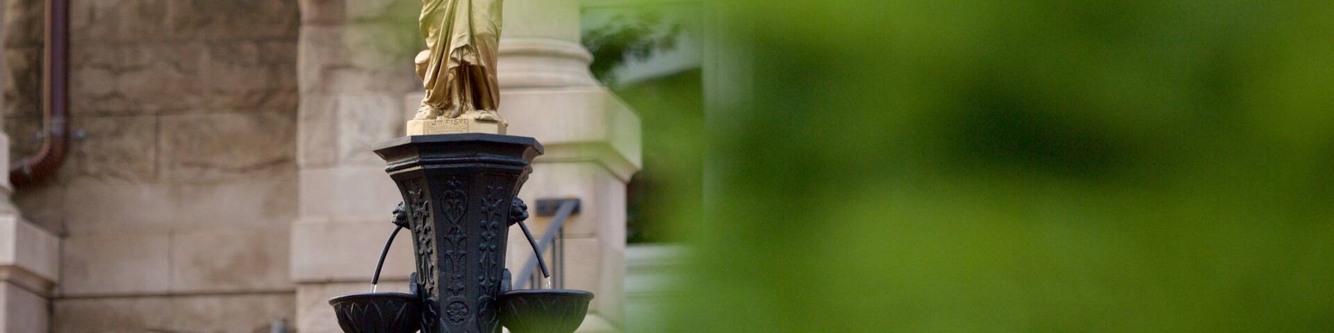 Harrisonburg showing a statue or sculpture