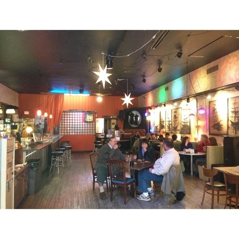 The Artful Dodger. One of my favorite places. In Harrisonburg, Va near The town hall. Great coffees, breakfasts (try the breakfast quesadilla), lunch and dinner too. Entertainment a lot o nights an a bar all in this small venue. 