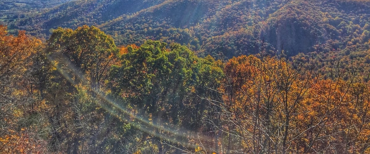 Overlook of Virginia's Blue Ridge Mountains from Humpback Rocks. #hiking