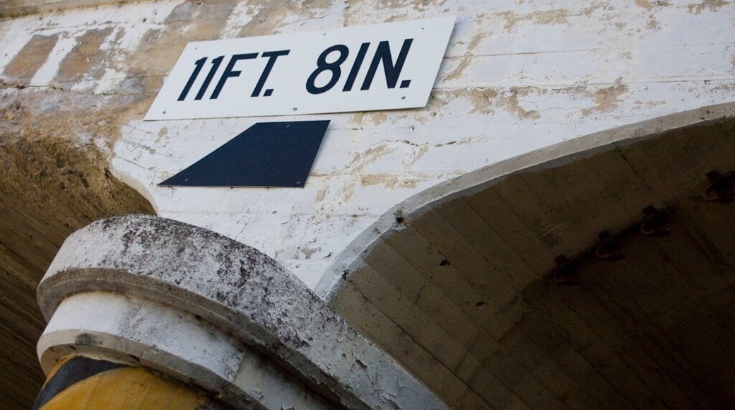 Train bridge in the Tobacco Warehouse District