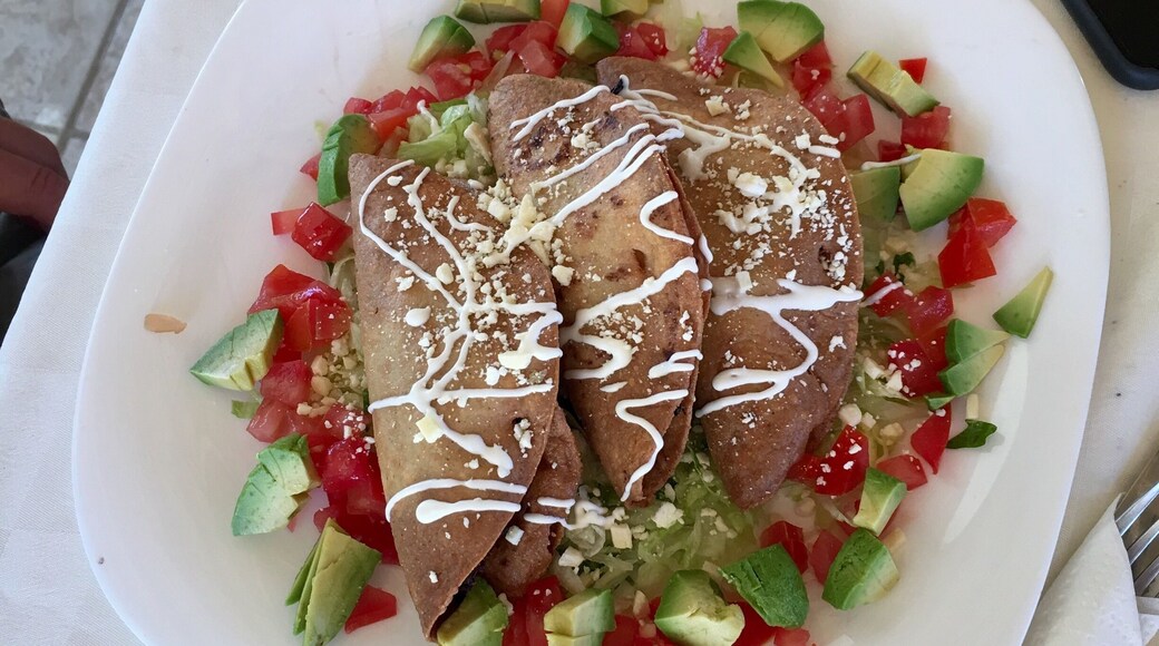 Fried smoked marlin tacos. Yummy.
#bajacalifornia
#foodie
(Feb 2017)