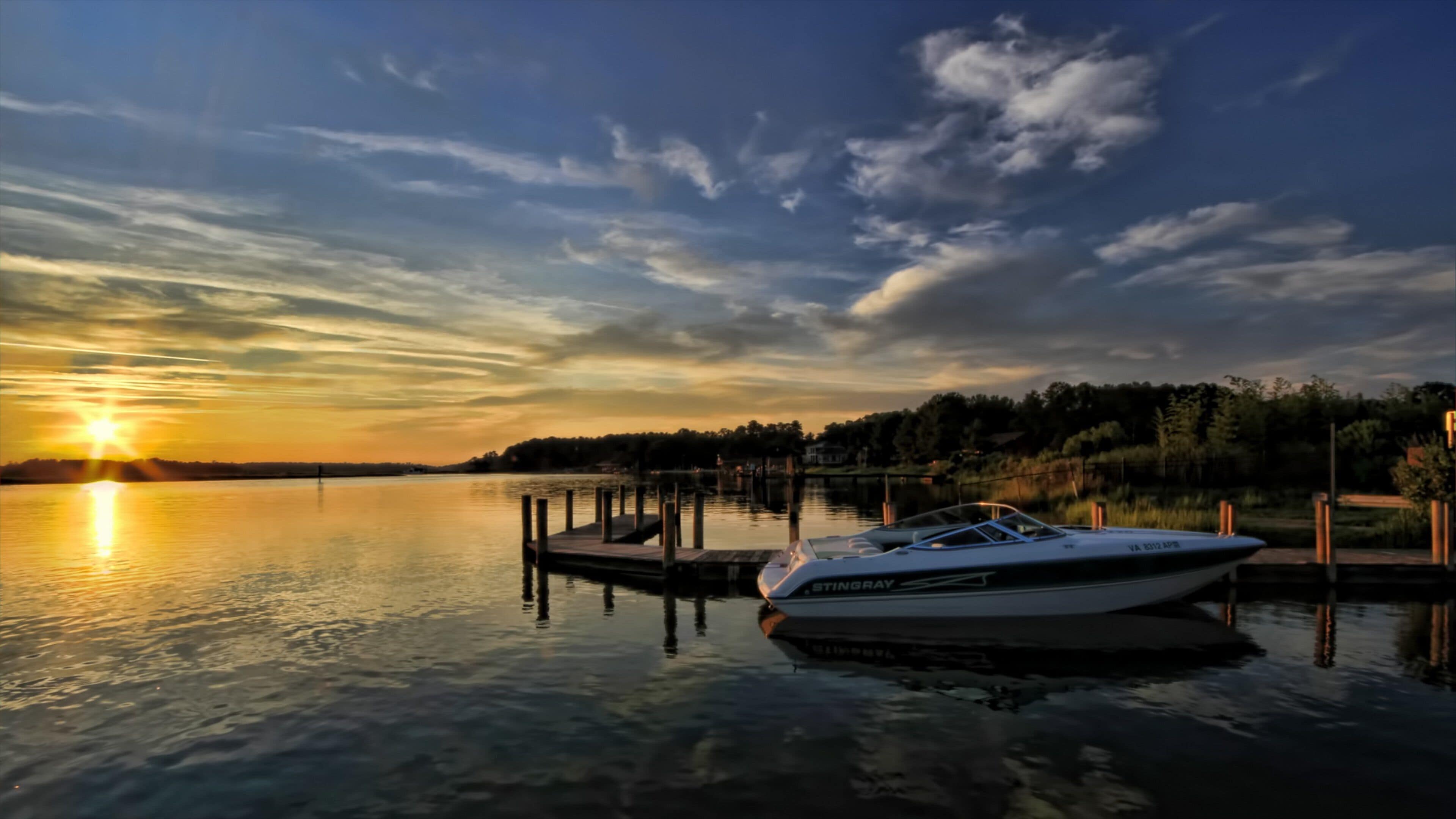 Newport News que incluye una bahía o un puerto, un río o arroyo y un atardecer