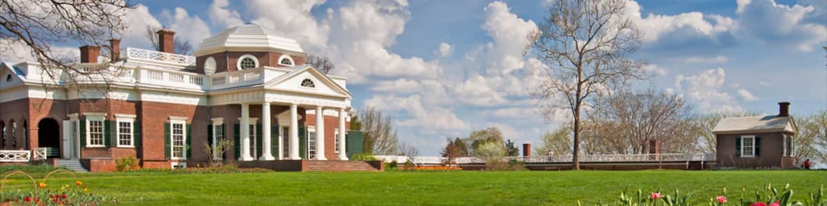 Charlottesville showing heritage architecture, flowers and a garden