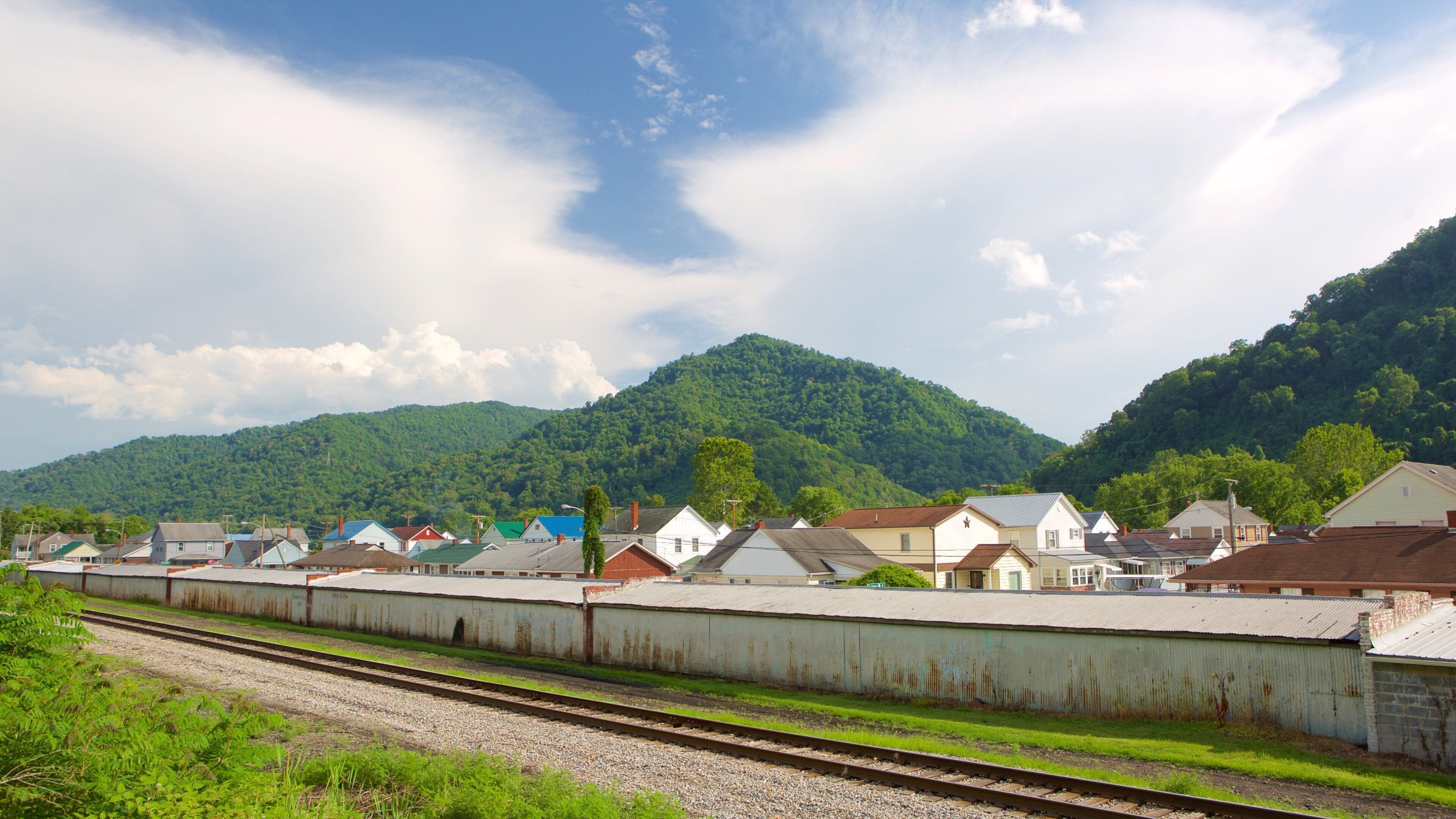 Central West Virginia mostrando paesaggi rilassanti, montagna e ferrovia