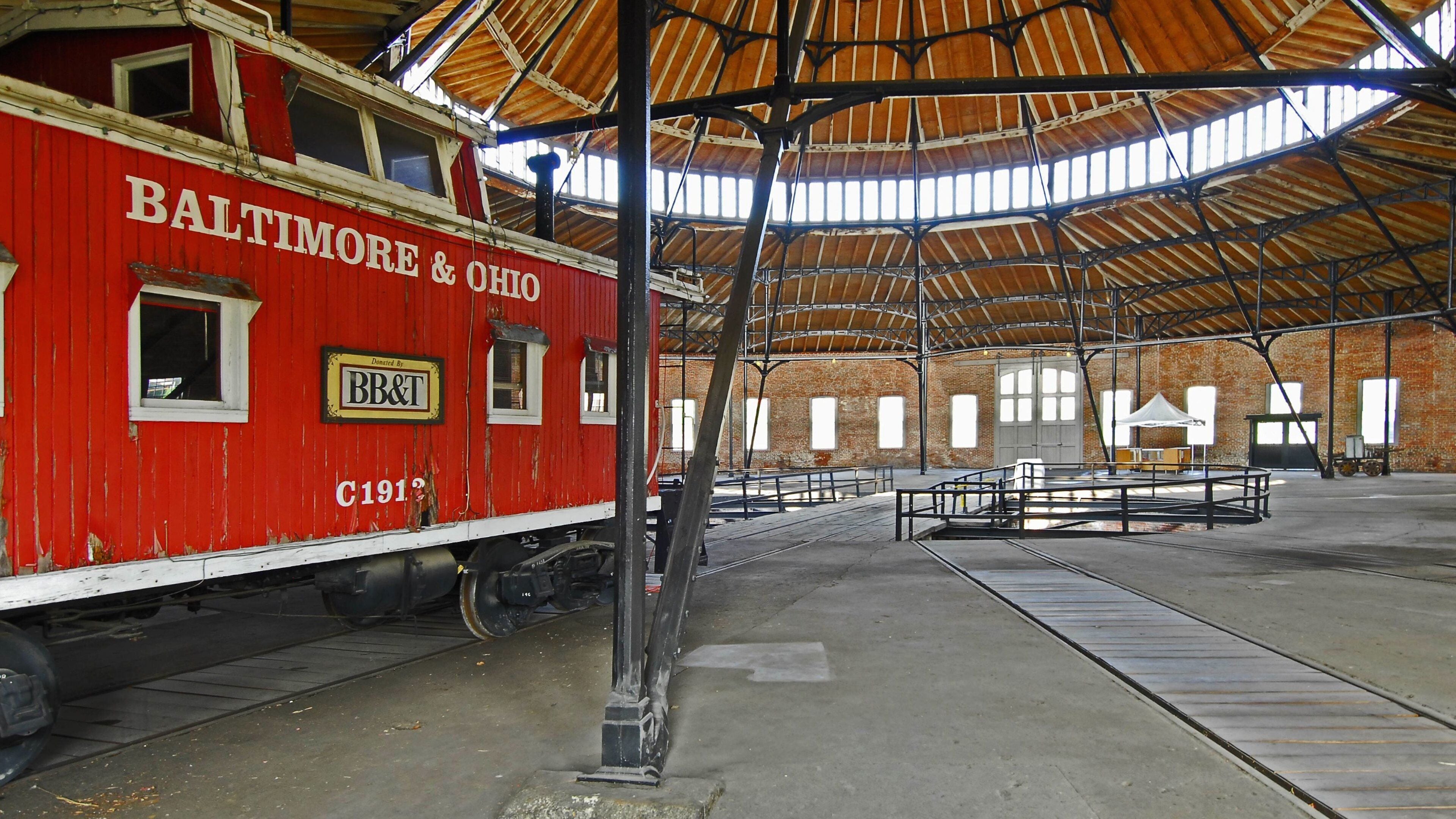 Martinsburg mettant en vedette patrimoine historique, articles ferroviaires et vues intérieures