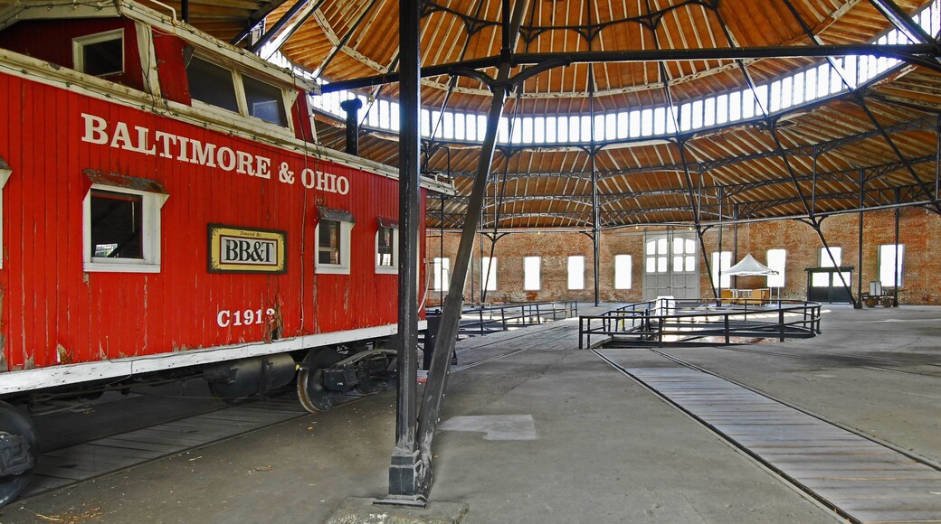 Martinsburg mettant en vedette patrimoine historique, articles ferroviaires et vues intérieures