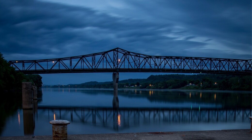 Unknown artists work at Harris Riverfront Park