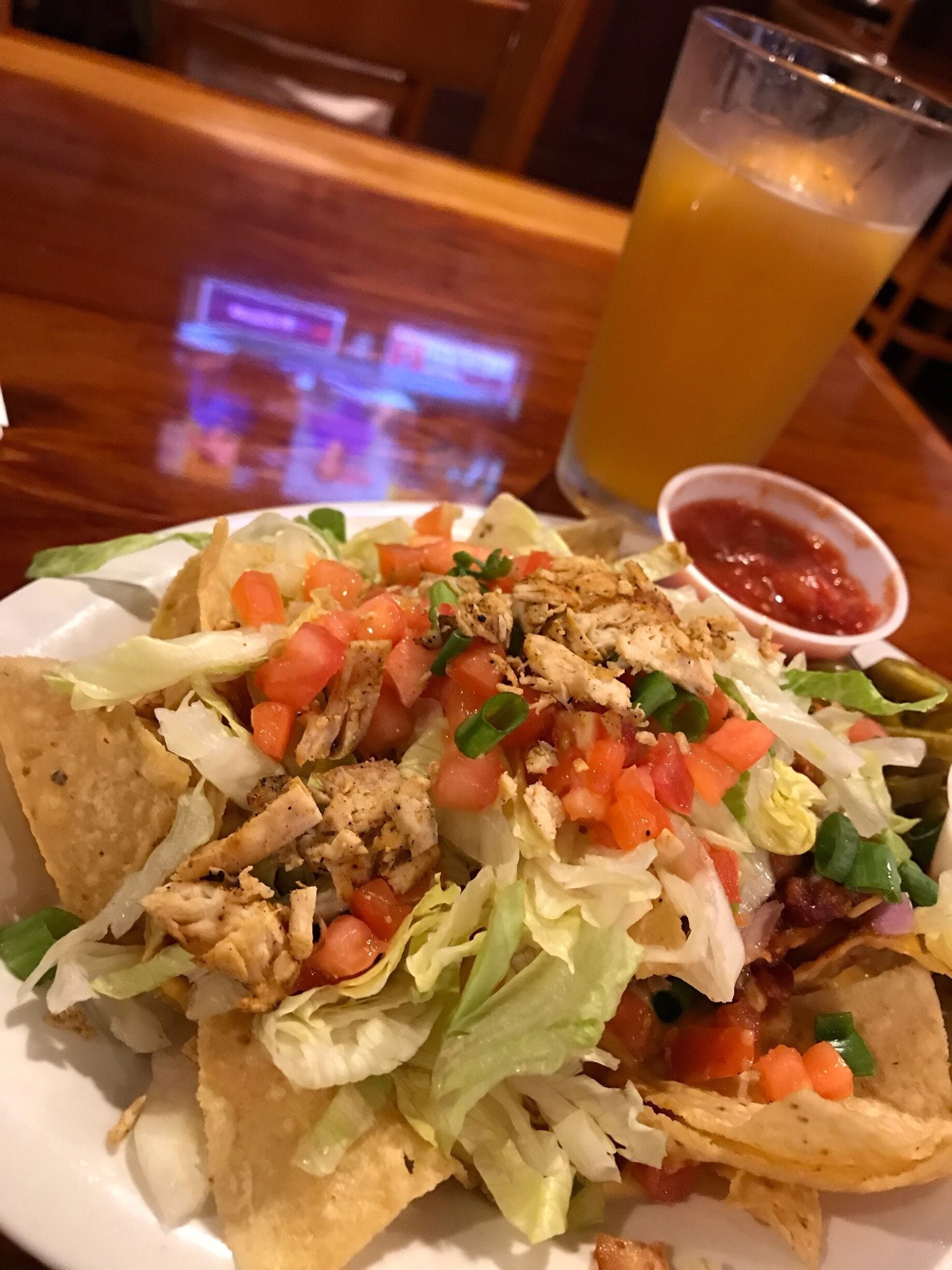 Good nachos, cold beer. A solid sports bar. 