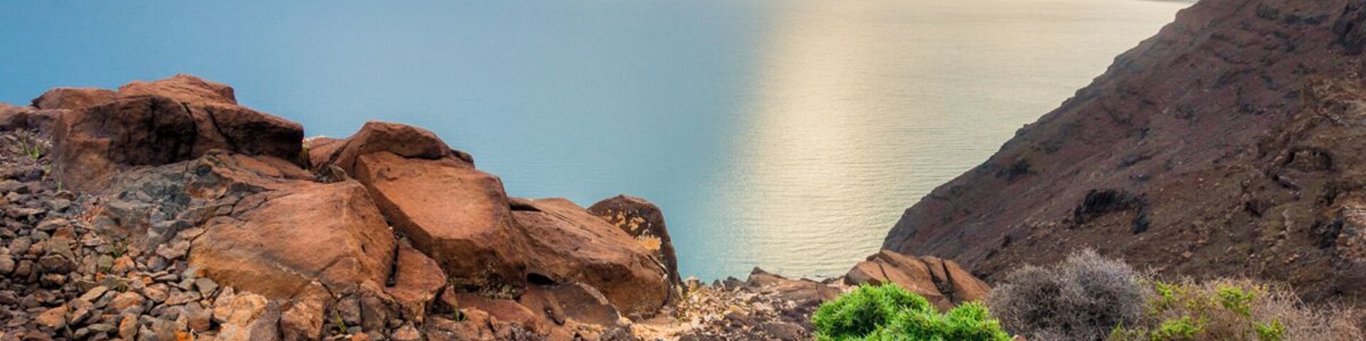 For me the Faro de la Entallada is more than just a photo spot for the lighthouse itself, it's a great viewpoint for the surrounding area.