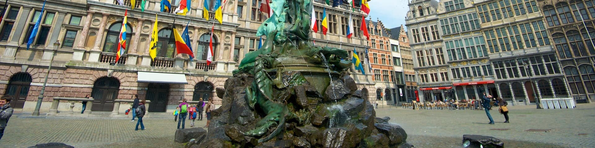 Grote Markt que inclui uma fonte, arquitetura de patrimônio e uma estátua ou escultura