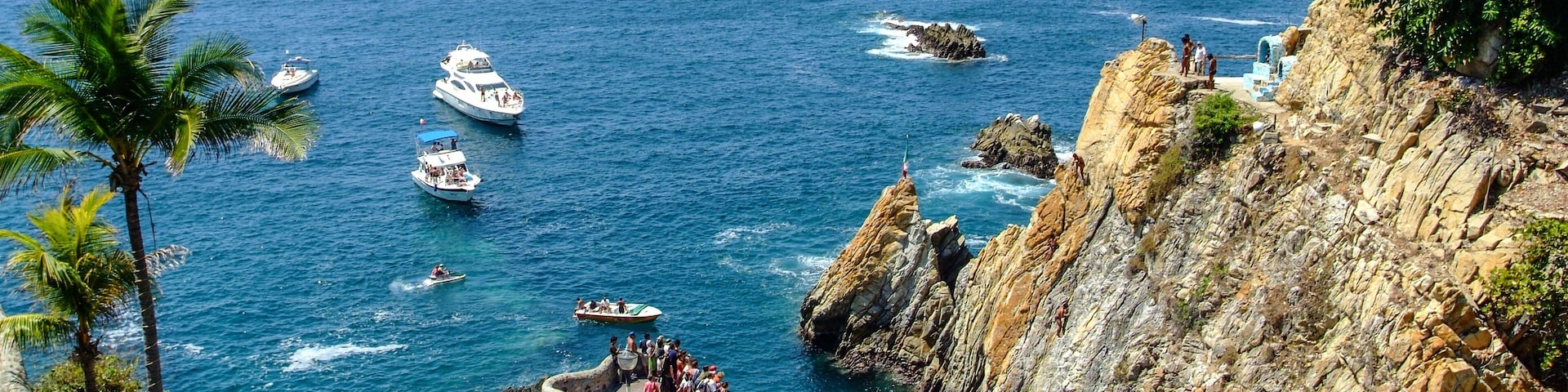 La Quebrada Cliff Divers Acapulco Mexico