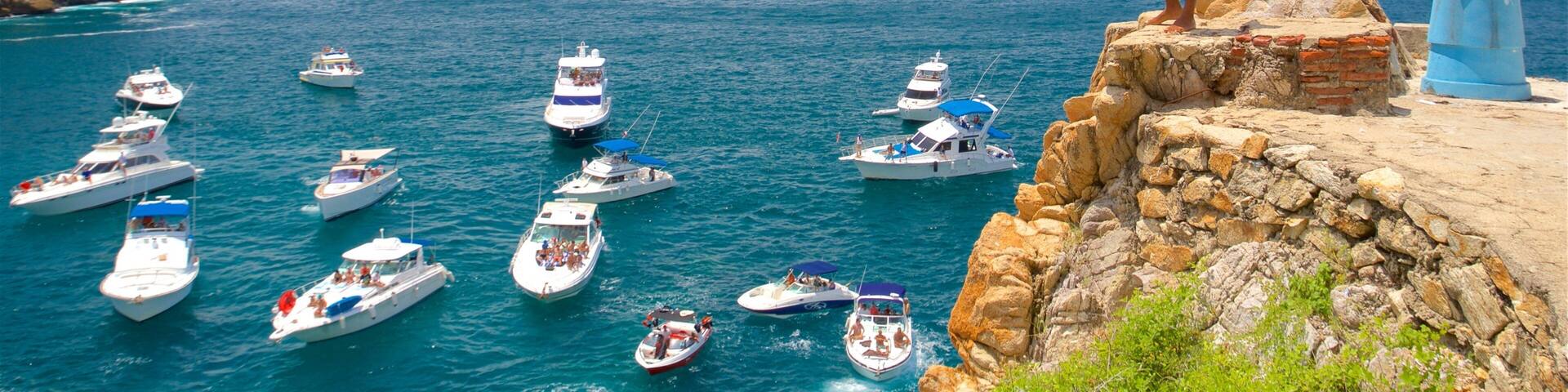 La Quebrada Cliffs featuring a bay or harbour and boating as well as an individual male