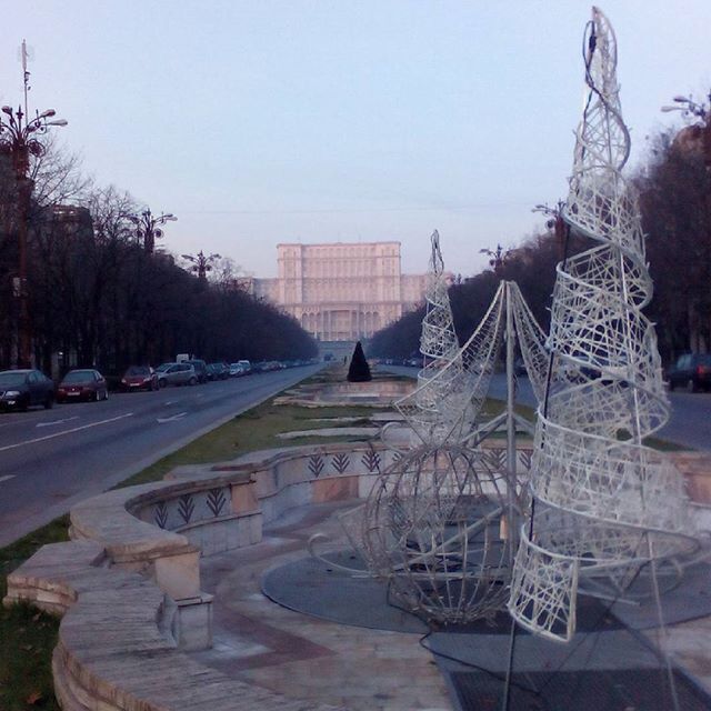 Morning in Bucharest at 7 am. In background is the House of people, the second largest building after the Pentagon
#LoveMyTown