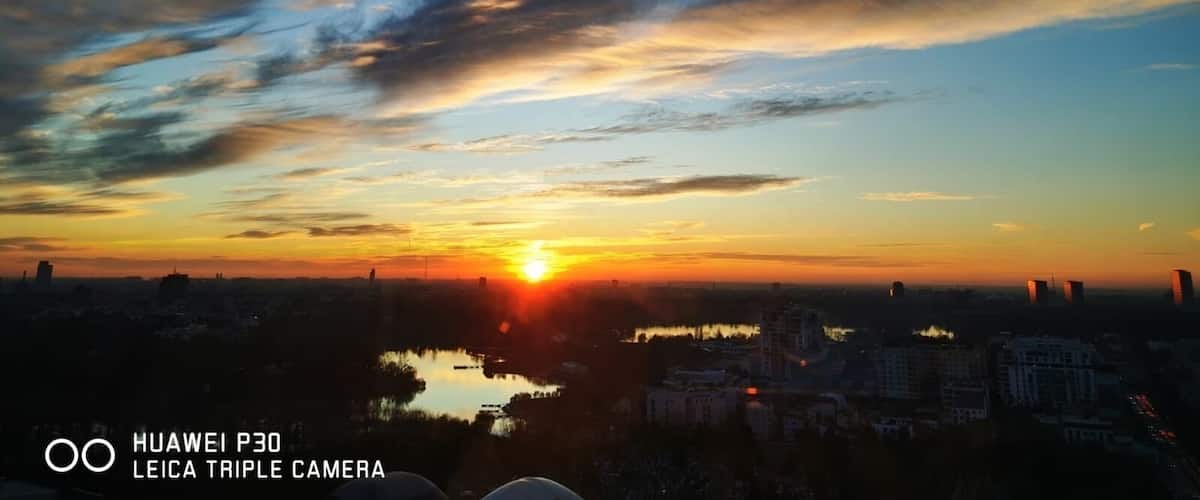 #Romania #bucharest #huawei #huaweimobilero #huaweip30 #sunset #photograpy #view #16floor #tower #sky #blue #red #clouds  #amazing