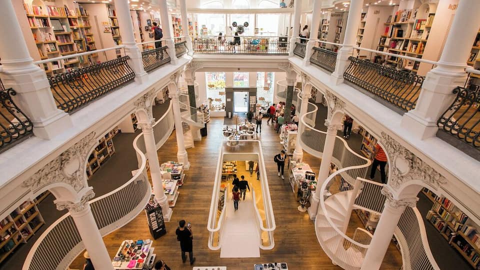 This is a relatively common photo from visitors to Bucharest these days, at least in some form or another.
Carturesti Carusel is one of those bookstores that has an atmosphere that is difficult to describe. Daunt, in London, is another that comes to mind.
Although the selection might not differ from that of a typical chain store, there's something so fantastic and wonderful about a place like this.
#Europe #Romania #Bucharest #Building