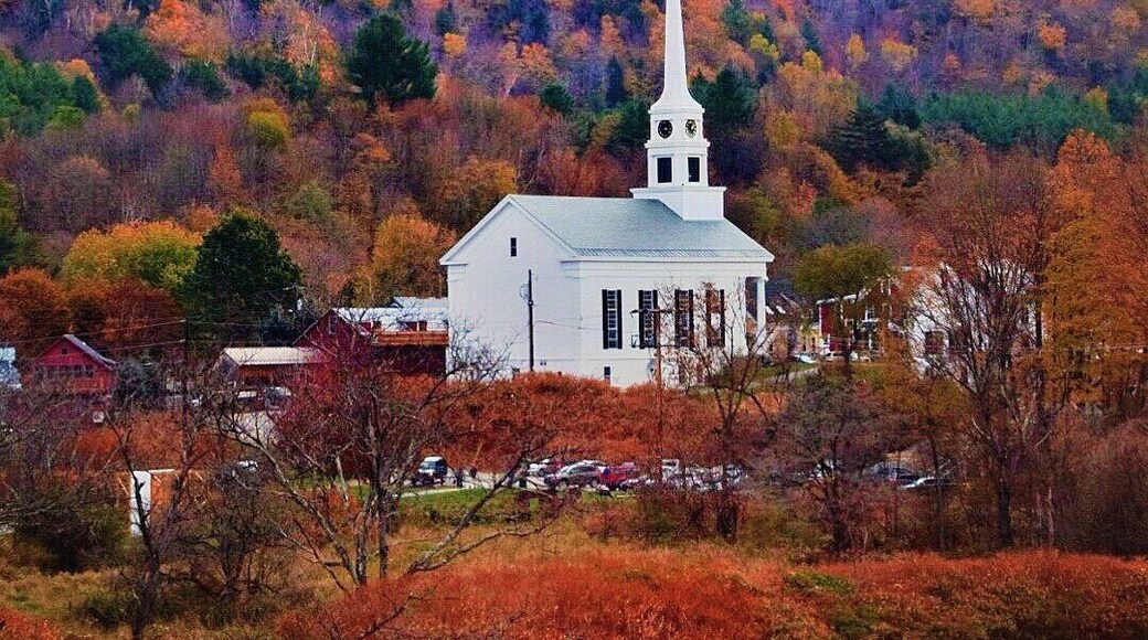 STOWE || To see Vermont and the surrounding countryside at its most spectacular, visit Stowe in Autumn. Frosty mornings give way to cool, crisp days - perfect for enjoying the outdoors. The colorful hillsides - ablaze with red, orange, and gold - are truly breathtaking. It's a treat for the senses and the soul! #stowe #autumn #fall #roadtrip #travel #adventure #colorful #vermont
