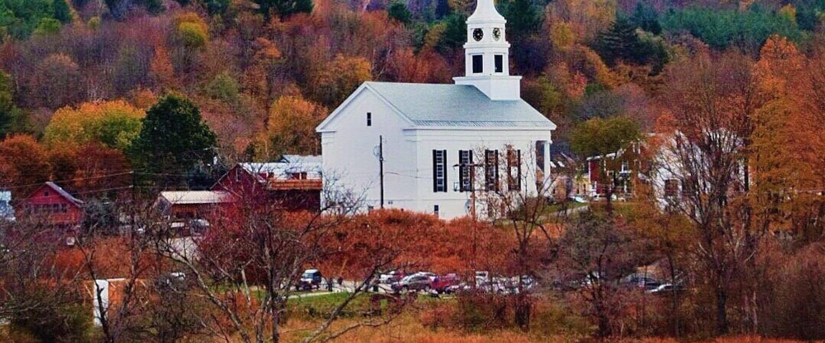 STOWE || To see Vermont and the surrounding countryside at its most spectacular, visit Stowe in Autumn. Frosty mornings give way to cool, crisp days - perfect for enjoying the outdoors. The colorful hillsides - ablaze with red, orange, and gold - are truly breathtaking. It's a treat for the senses and the soul! #stowe #autumn #fall #roadtrip #travel #adventure #colorful #vermont
