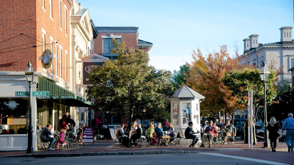 Portsmouth which includes street scenes and outdoor eating