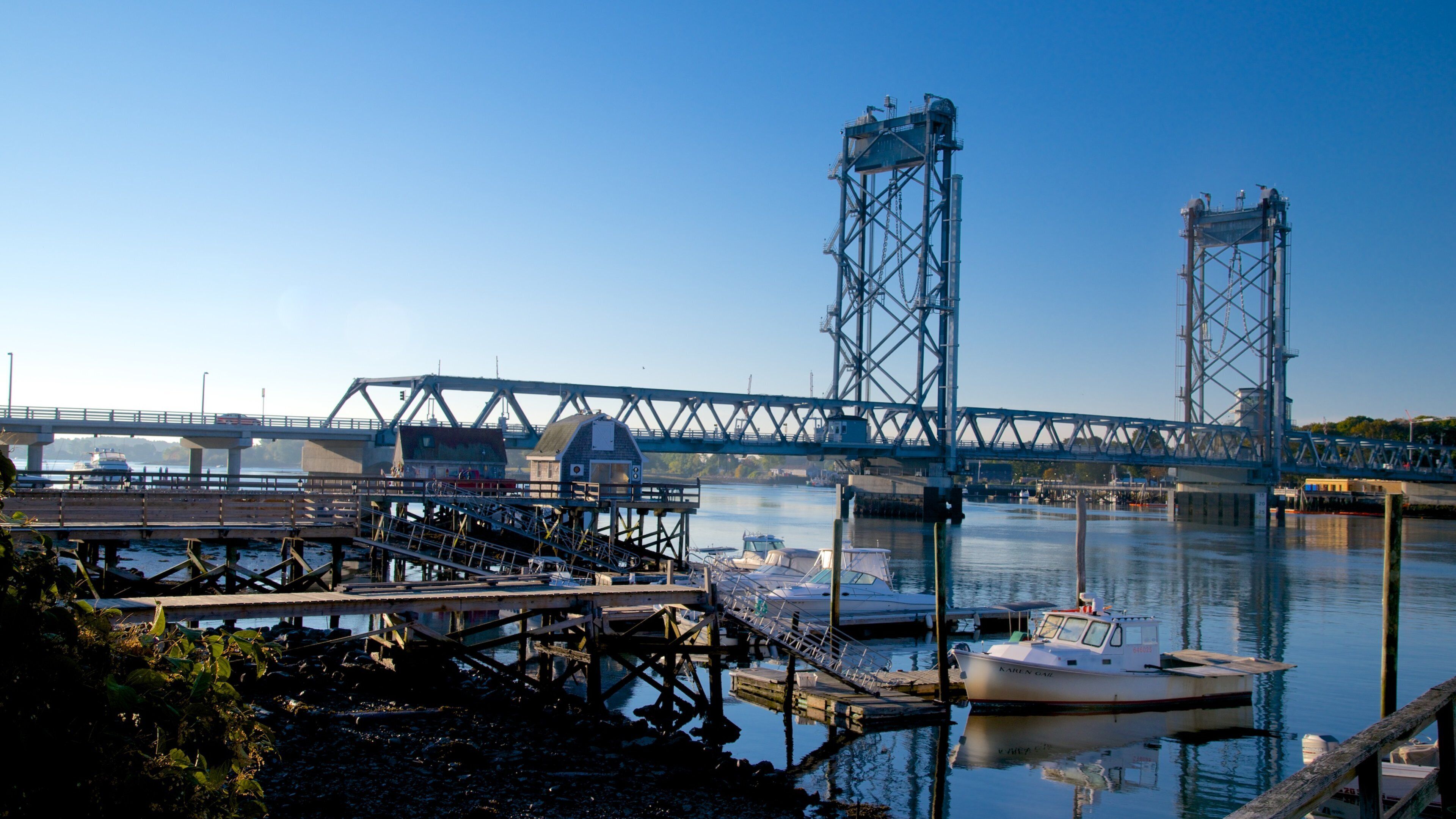 ポーツマス どの含み マリーナ と 橋