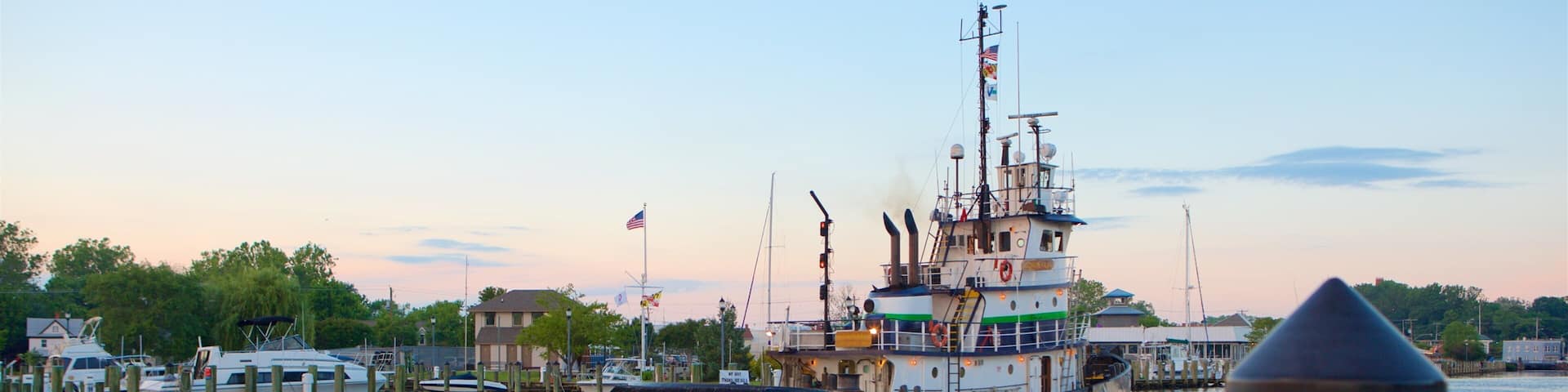 Salisbury mettant en vedette baie ou port et coucher de soleil