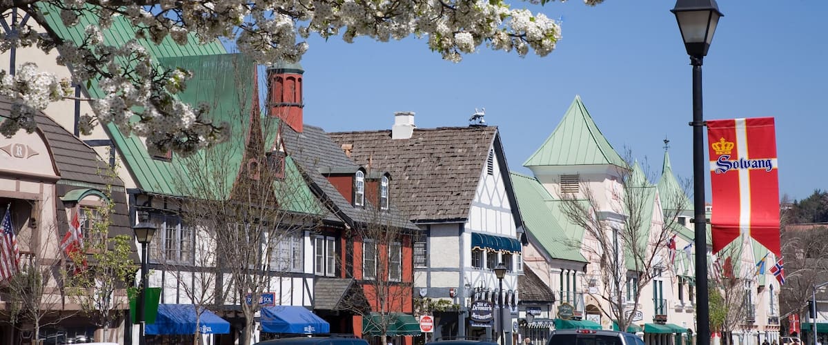 Santa Ynez Valley showing street scenes