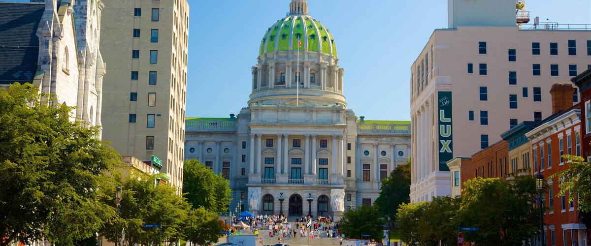 Central Pennsylvania showing heritage architecture and a square or plaza