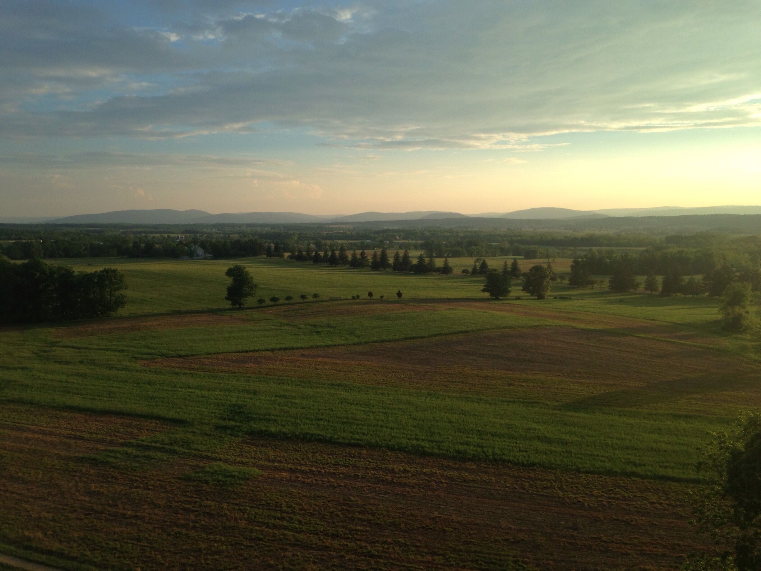 Gorgeous scenery in Gettysburg, PA. The setting sun illuminating the mountains in the distance. Hard to believe such horror happened in his beautiful place. #goldenhour