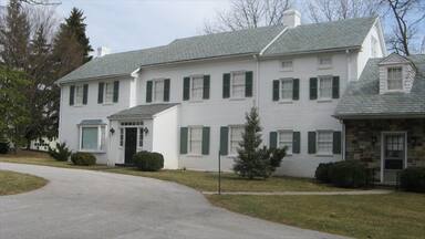 Gettysburg showing a house