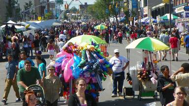 Hazleton showing street scenes as well as a large group of people