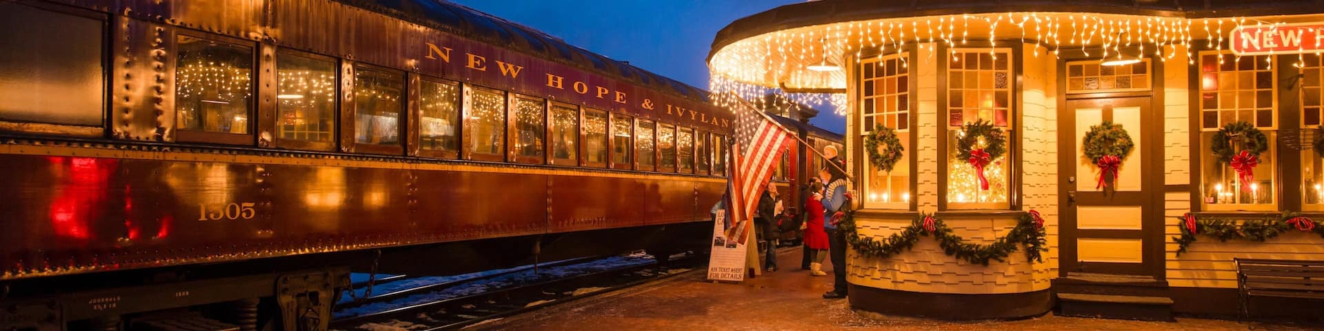 New Hope mit einem Eisenbahnbetrieb und bei Nacht