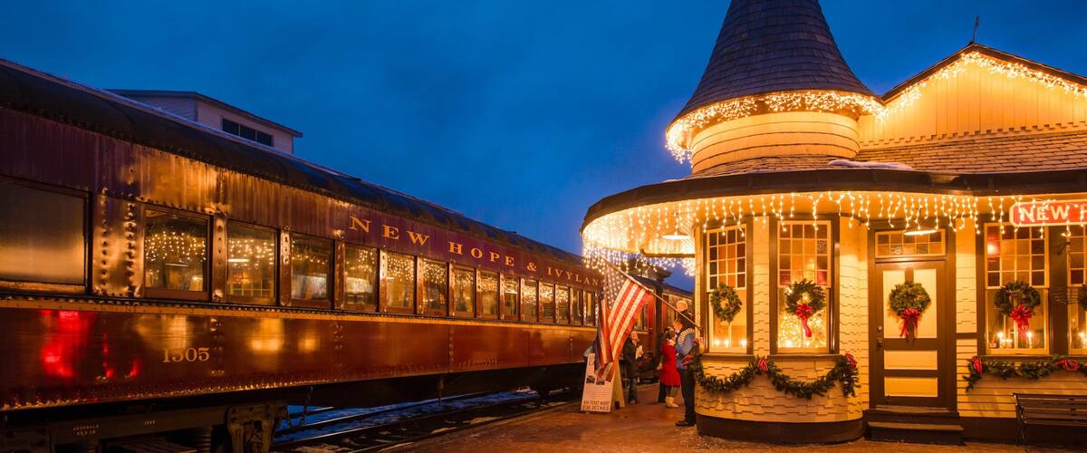 New Hope which includes railway items and night scenes