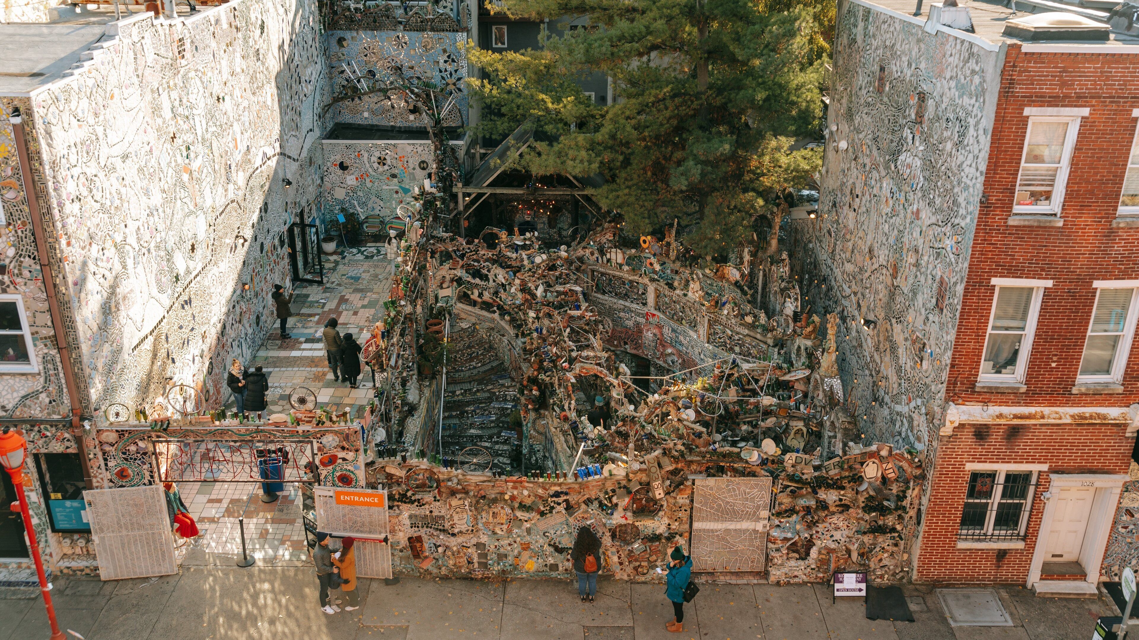 Center City showing a city and building ruins
