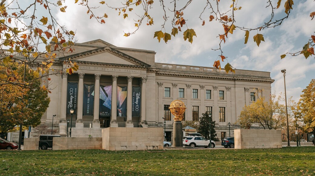Center City featuring a park, an administrative buidling and heritage architecture