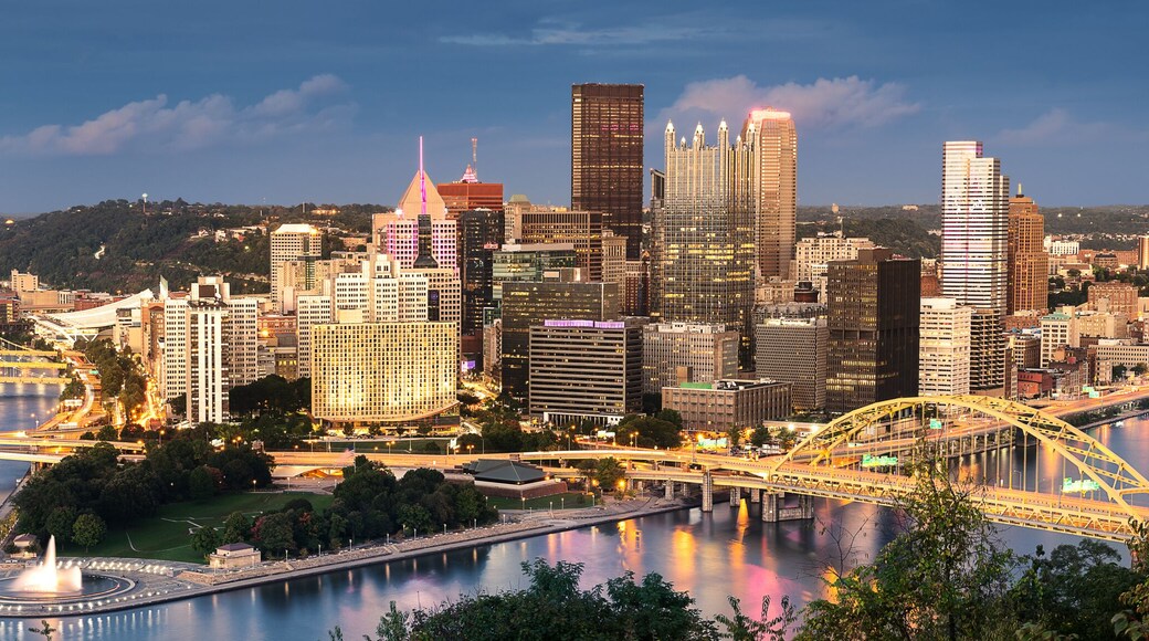 Pittsburgh skyline by night