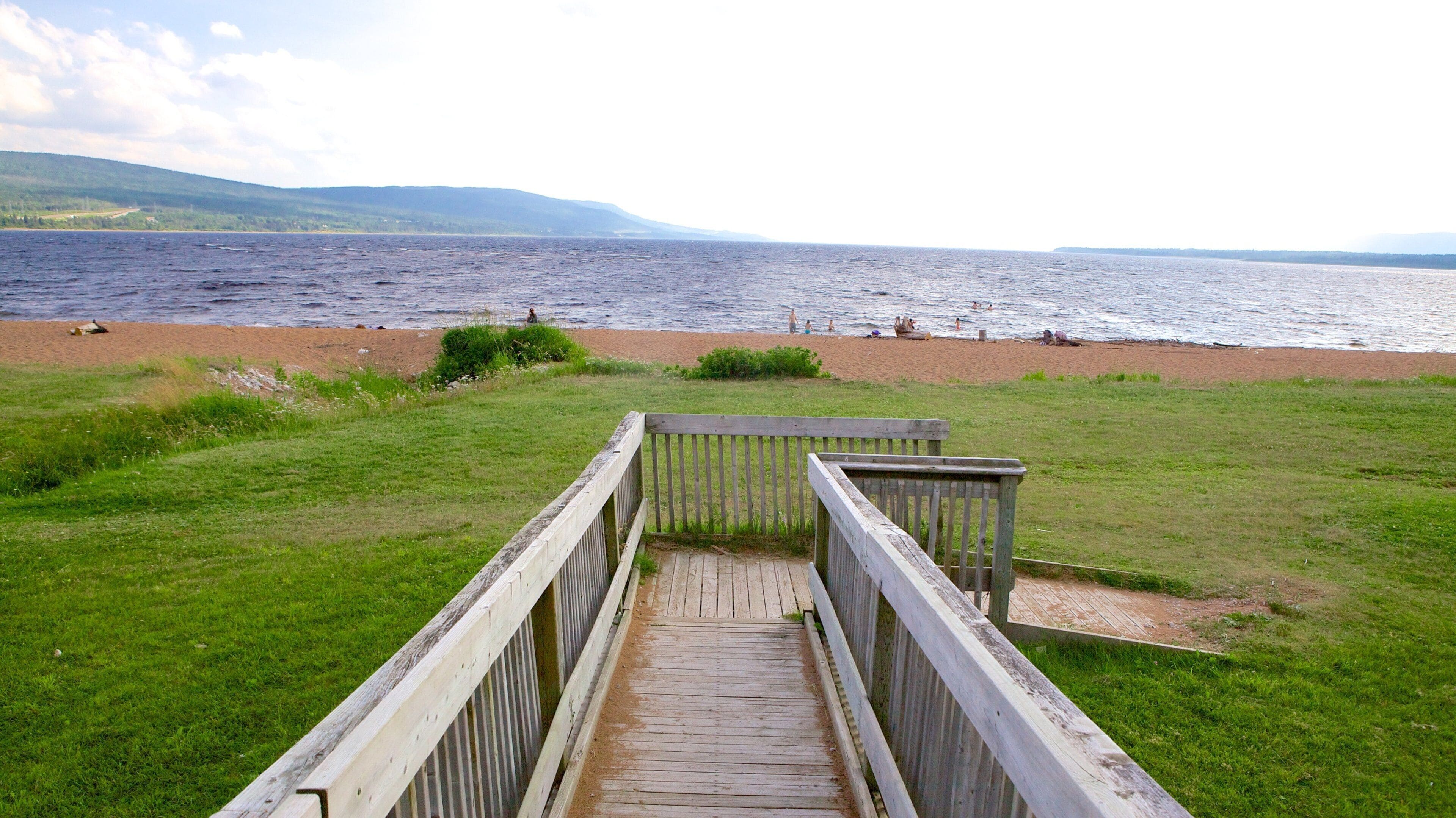 Hồ Deer - Corner Brook cho thấy bãi biển