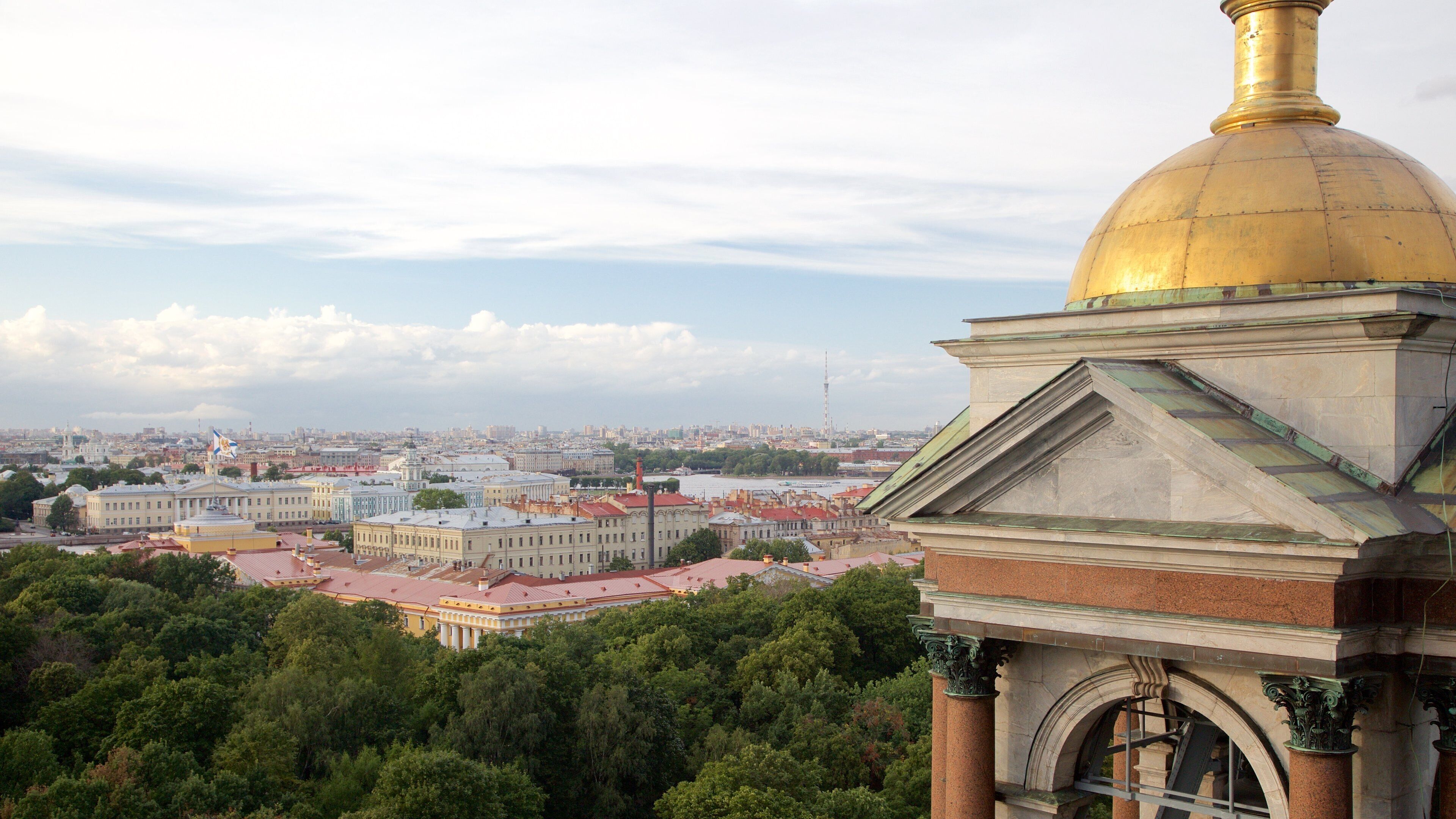 St. Isaac\'s Cathedral which includes a church or cathedral and a city