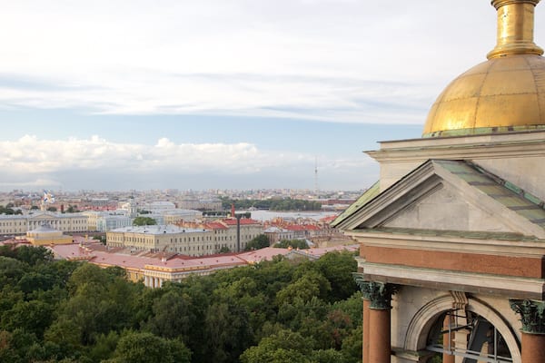 St. Isaac\'s Cathedral which includes a church or cathedral and a city