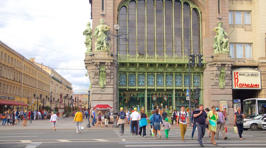 Nevskij Prospekt og byder på gadeliv og udsigt over byen