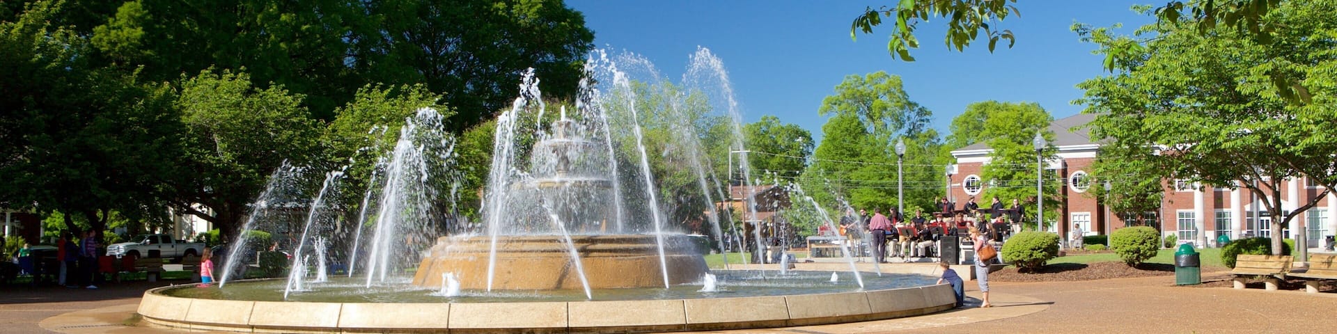 Florence showing a fountain and a square or plaza