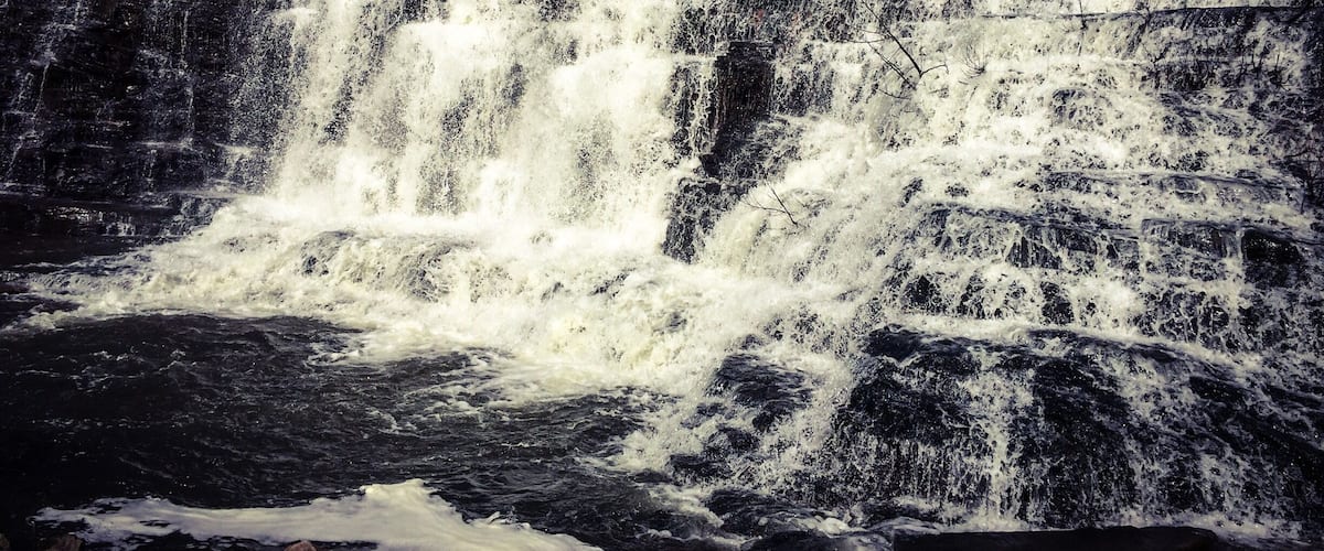 Just happened to find these falls via Pinterest, didn't expect these to be so amazing. The picture doesn't do this justice.
Cullman, Alabama is home to one of the largest waterfalls in the state. Larkwood Falls is located in the Larkwood subdivision, a neighborhood built near Lake Catoma in Cullman. The waterfall is the natural spill-over from the lake and is active year round. The falls are well-hidden, but well-worth finding for the waterfall lover. The falls are over 75 feet tall and 100 feet wide.