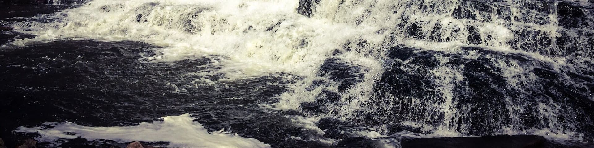 Just happened to find these falls via Pinterest, didn't expect these to be so amazing. The picture doesn't do this justice.
Cullman, Alabama is home to one of the largest waterfalls in the state. Larkwood Falls is located in the Larkwood subdivision, a neighborhood built near Lake Catoma in Cullman. The waterfall is the natural spill-over from the lake and is active year round. The falls are well-hidden, but well-worth finding for the waterfall lover. The falls are over 75 feet tall and 100 feet wide.
