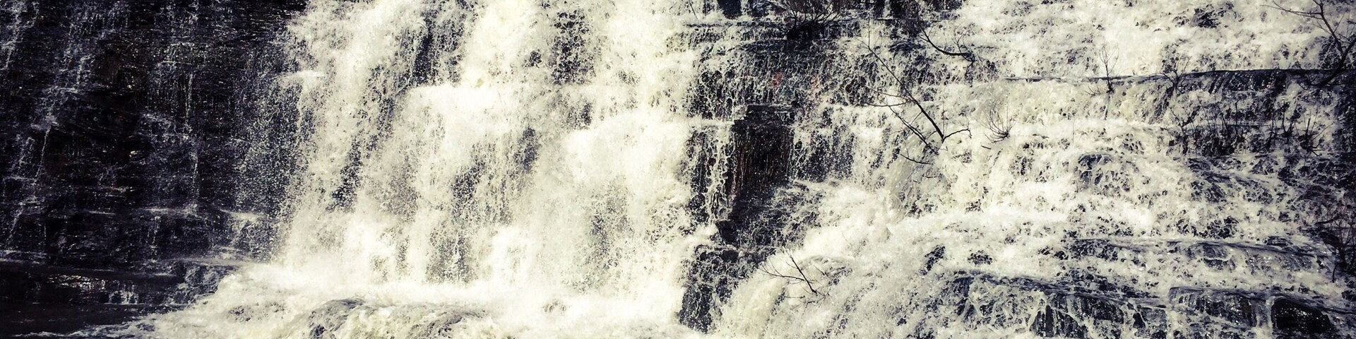 Just happened to find these falls via Pinterest, didn't expect these to be so amazing. The picture doesn't do this justice.
Cullman, Alabama is home to one of the largest waterfalls in the state. Larkwood Falls is located in the Larkwood subdivision, a neighborhood built near Lake Catoma in Cullman. The waterfall is the natural spill-over from the lake and is active year round. The falls are well-hidden, but well-worth finding for the waterfall lover. The falls are over 75 feet tall and 100 feet wide.