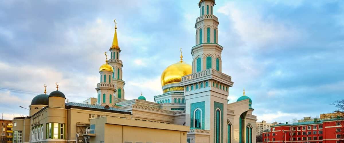 Moscow Cathedral Mosque on Prospekt Mira; Shutterstock ID 437926567; PO: Hcom Destination Content neighborhoods; Client: Hotels.com; Other: Hcom brand budge