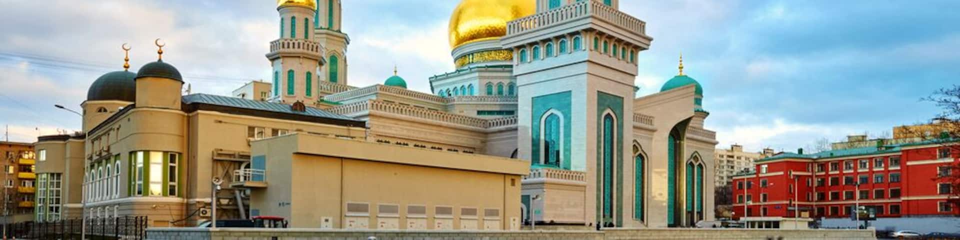 Moscow Cathedral Mosque on Prospekt Mira; Shutterstock ID 437926567; PO: Hcom Destination Content neighborhoods; Client: Hotels.com; Other: Hcom brand budge