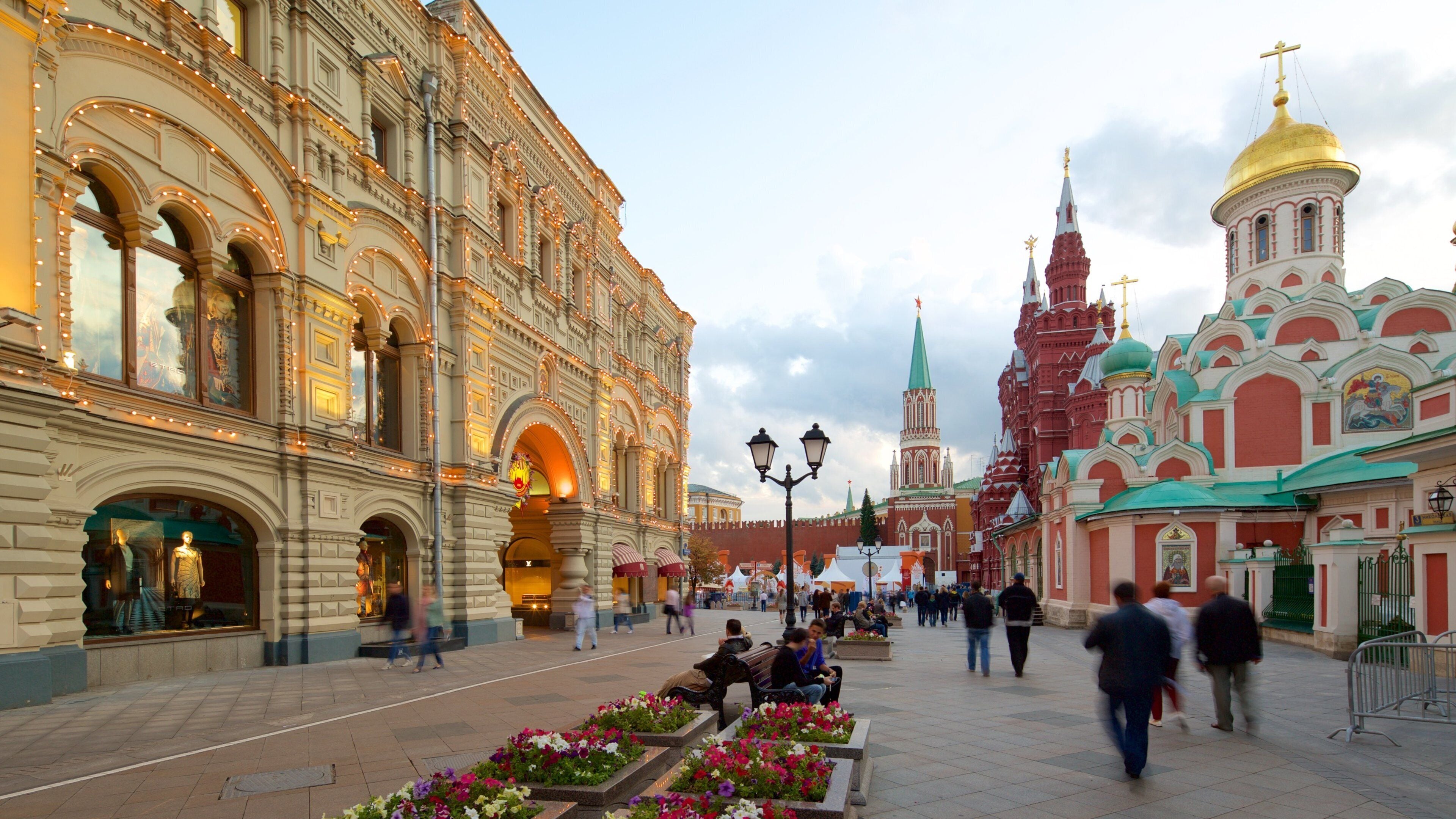 Kremlin montrant scènes de rue et patrimoine architectural