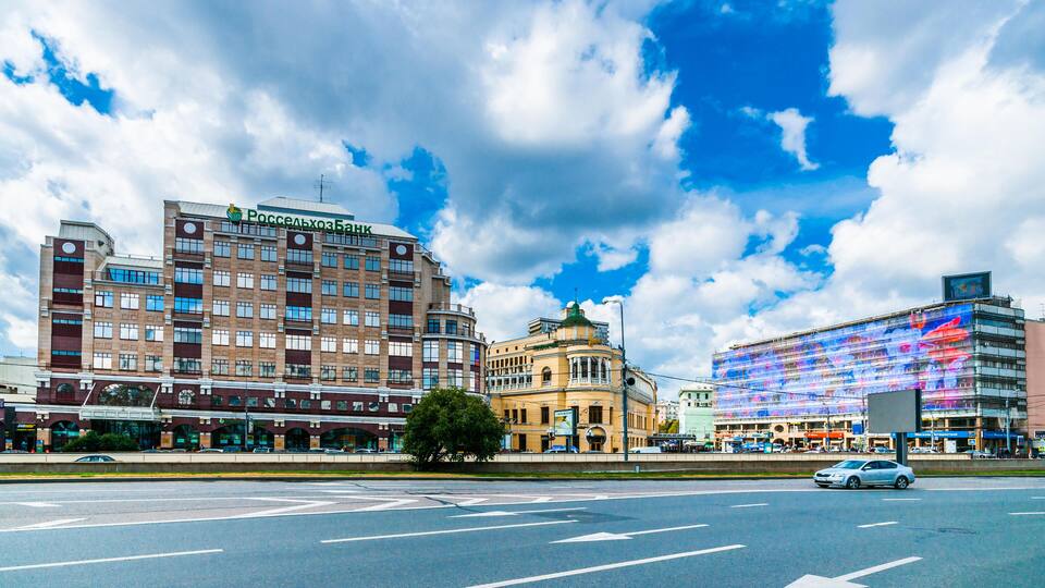 E6W3MX View of Arbat square of Moscow, Russia