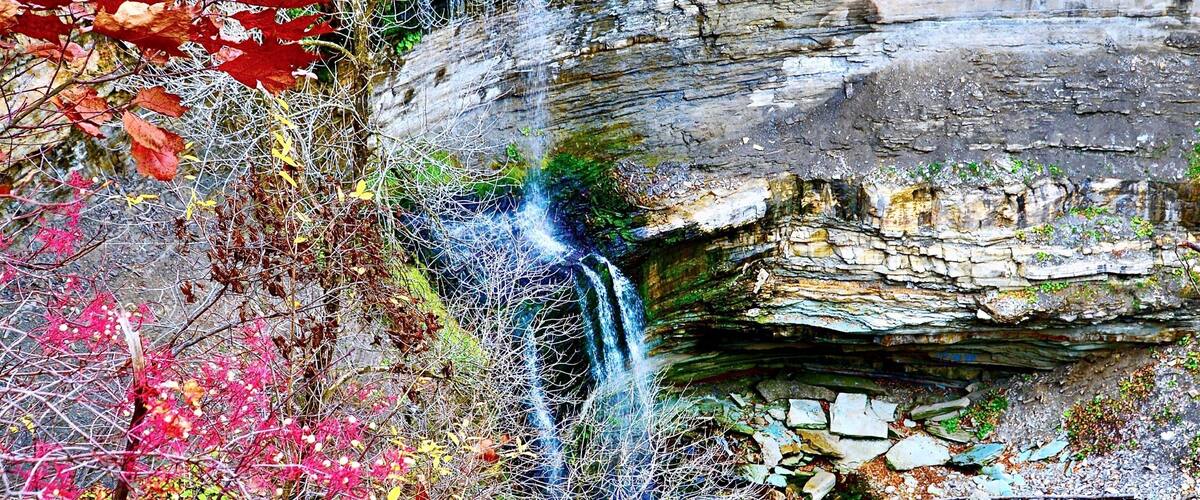 UNESCO World Biosphere Reserve: Niagara Escarpment
Fall exploring this unknown Buttermilk Falls in Upper King’s Forest Park, Hamilton, Ontario, Canada, it’s one of the 70+ waterfalls located in this “City of Waterfalls”.
#Canada #Ontario #Hamilton #Waterfall #GreatOutdoors #Fall #Autumn #escarpment