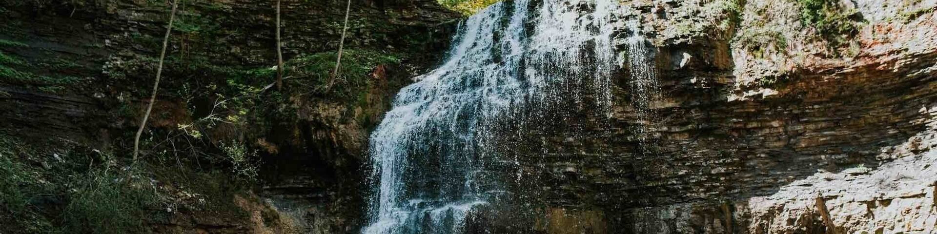 Beautiful waterfall, a short hike from the parking area. Parking is limited so get there early!